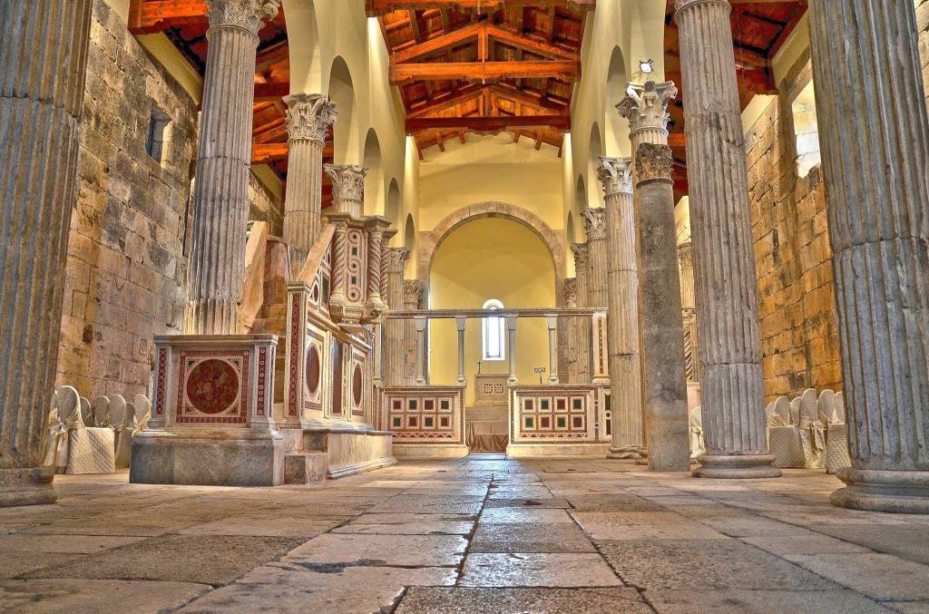 Questa immagine ha l'attributo alt vuoto; il nome del file è 0.jpg