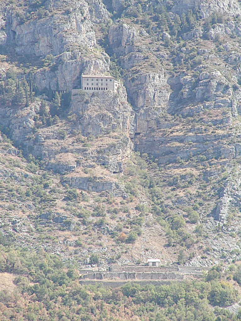 Questa immagine ha l'attributo alt vuoto; il nome del file è sulmona_-eremo_di_santonofrio_al_morrone-_2006_by-raboe_001.jpg